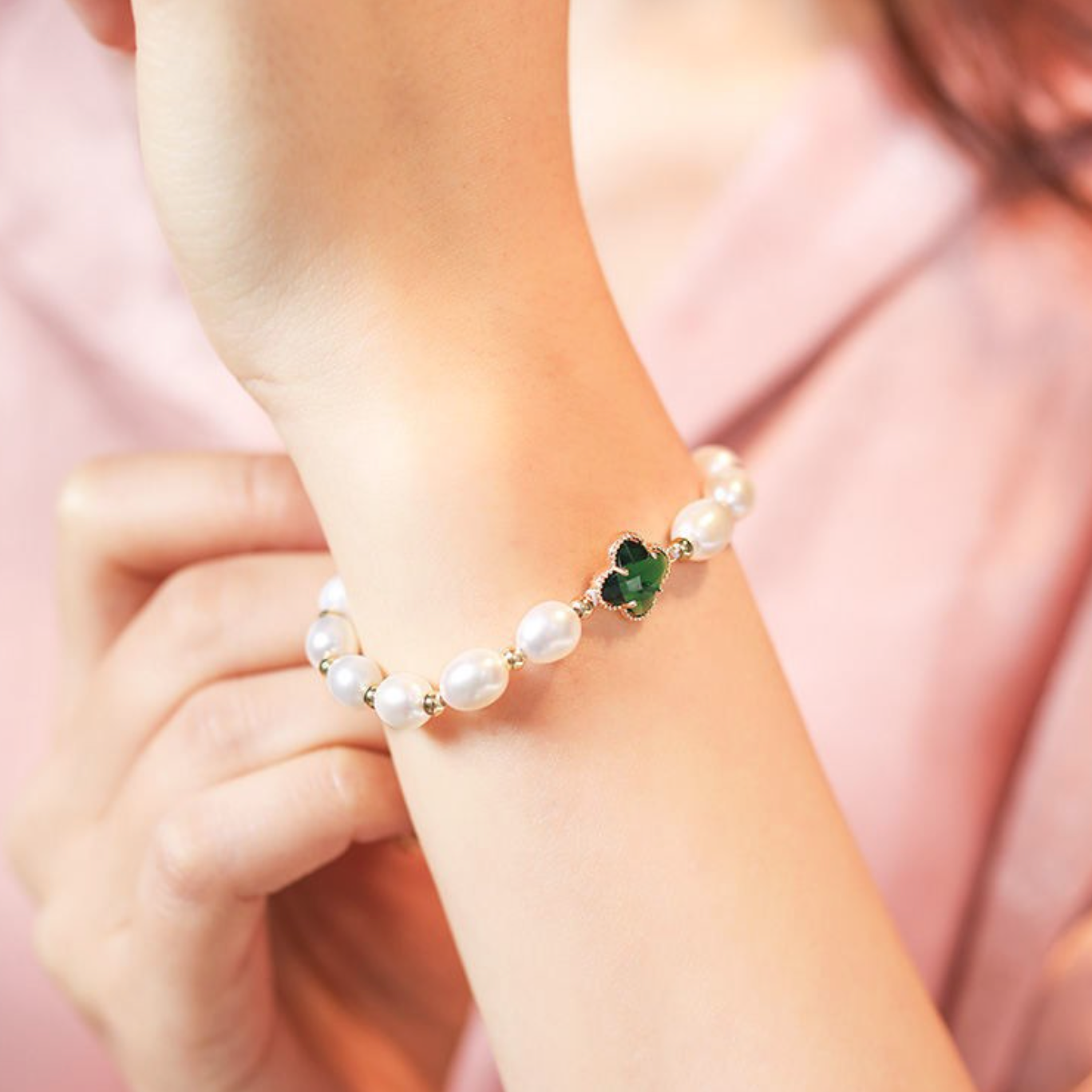 Emerald Cloverleaf Pearl Bracelet