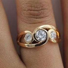 Vintage Spiral Gold Zirconia Ring